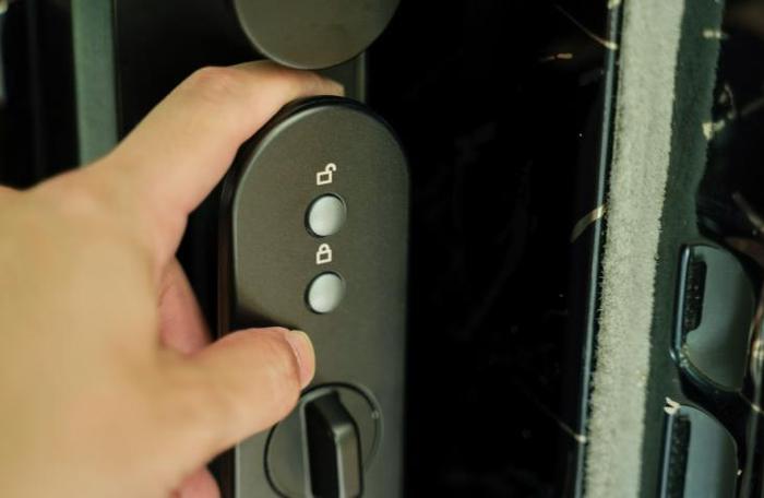 小嘀Q3M全自动指纹锁，让你更轻松的走进家门