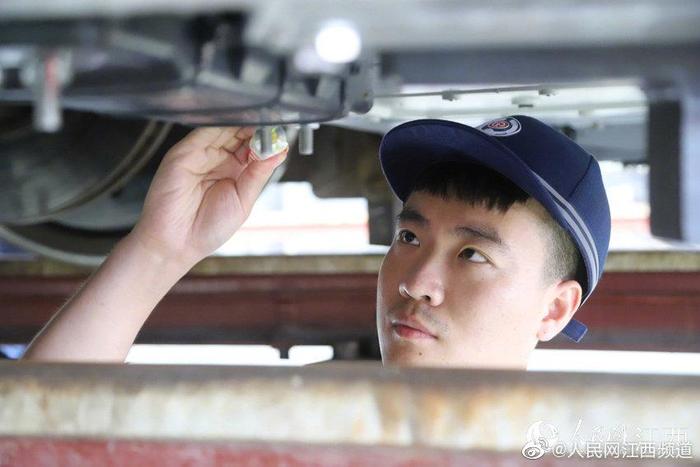 中国铁路南昌局集团精检细修 备战暑运