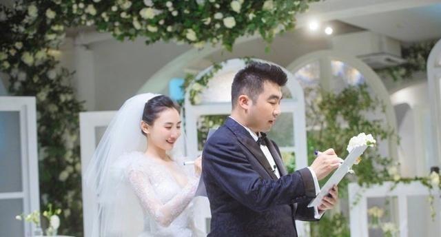 《婚前21天》：梁超何雯娜云婚礼，朱一龙井柏然呈现惊喜
