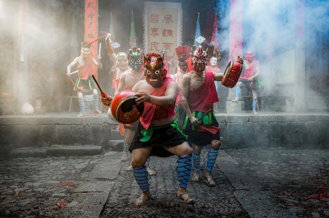 托《隐秘的角落》的福，这座海滨花园城市火了，景色太迷人