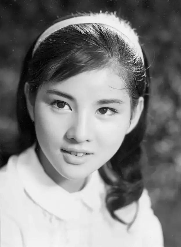 她是日本国宝级影后，被日本人民尊为女神，也被誉为“第一美人”