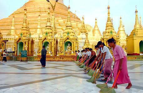 缅甸美女导游失业，景区撤掉歧视中国游客标牌，水果随意品尝