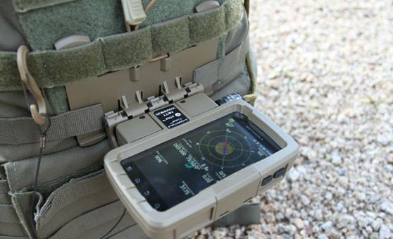 将手机与步枪配合，这种单兵信息化系统在军用领域的应用不容忽视