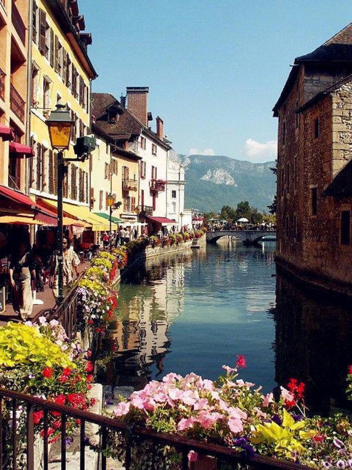 法国东南部小城安纳西，人称"阿尔卑斯山的阳台"……
