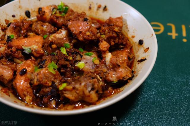 开胃下饭下酒菜豉汁蒸排骨，肉嫩弹牙豉香透骨，广东家常美食做法