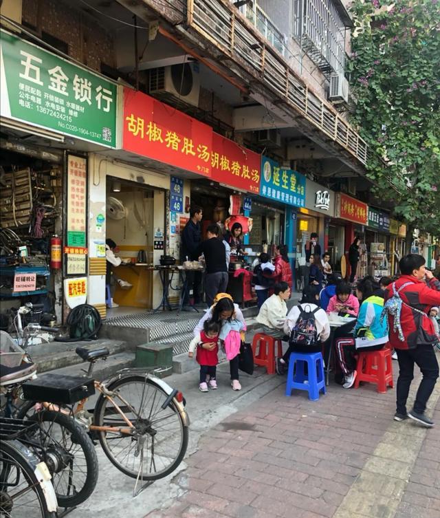 中山七路这家近三十年街坊小食店，只卖三样小吃为何每天都满座？