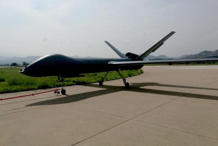 中国无人机再次出国门，空降塞尔维亚军事机场，察打一体战力强悍