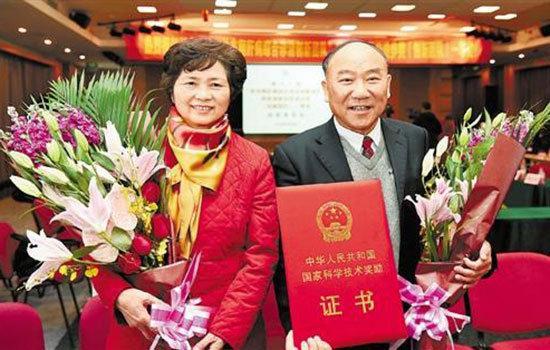 李兰娟新婚夜火车站度过，甜言蜜语都是“病情”，却有50年好婚姻