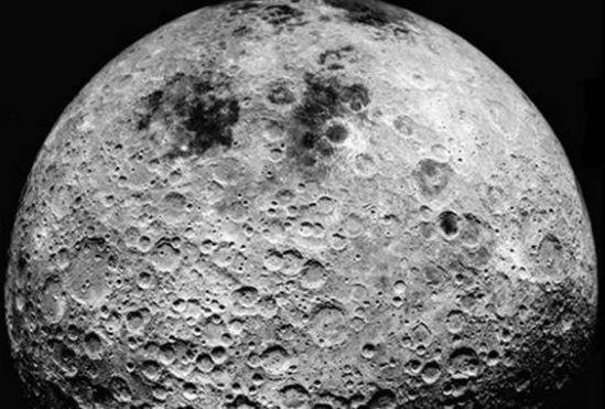 宇航员登陆月球时，如果无法返回，留在月球上会怎么样？