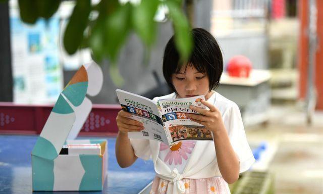 重庆：百名乡村儿童收到“阅光宝盒”大礼包，小朋友们开心阅读！