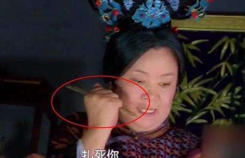 还珠格格：容嬷嬷扎紫薇的针，老版是绣花针，新版确定不是钉子？