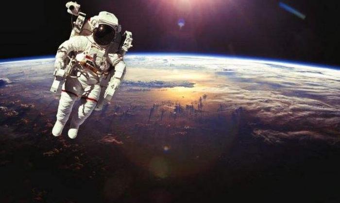 宇航员登陆月球时，如果无法返回，留在月球上会怎么样？