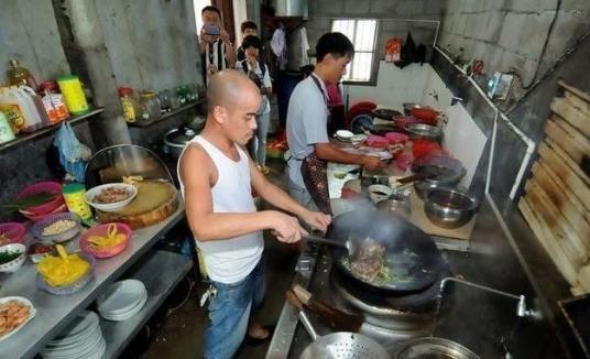 光头强真人版，不光外貌像生活经历也像，食客慕名而来就餐