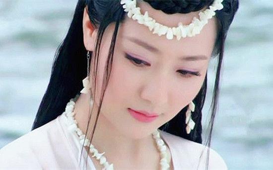 古装美人戴一套首饰的造型，唐嫣、李沁、赵丽颖谁戴的最美？