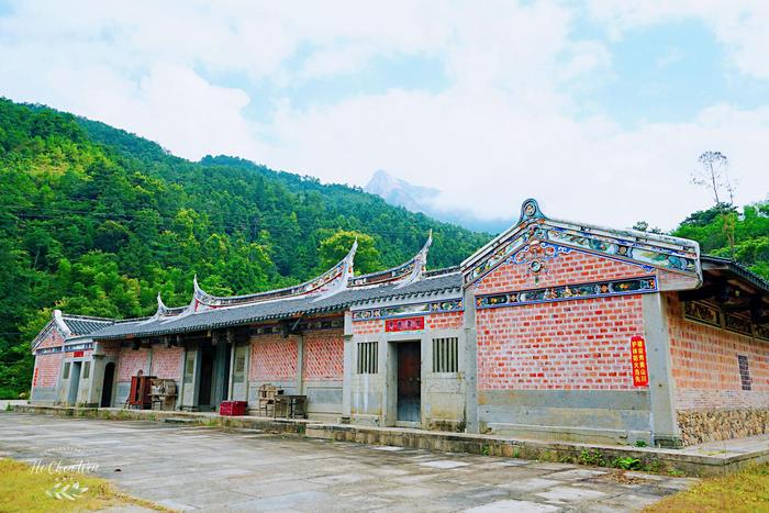 广东的香格里拉，藏着一片山麓古镇，仿佛穿梭了千年岁月