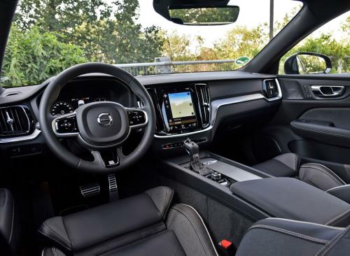 全新S60秉承了北欧的全部设计理念，带给消费北欧的奢华