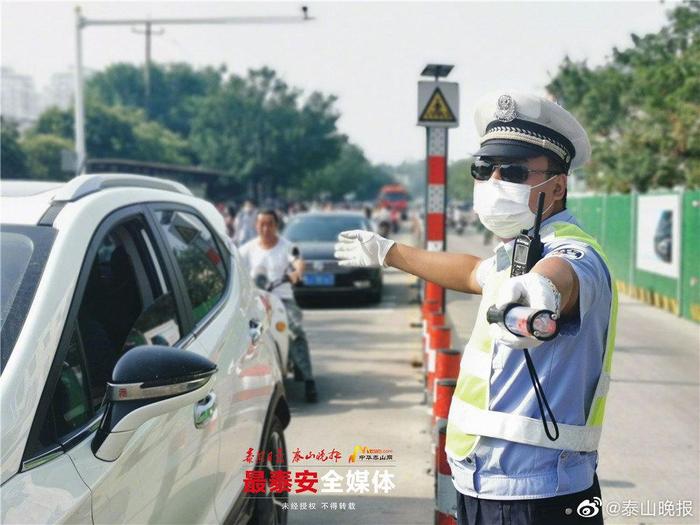 泰安交警铁骑为高考学子保驾护航