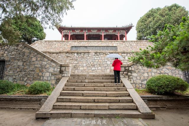 山东最受游客欢迎的古建筑群，位于三线城市泰安，和北京故宫齐名