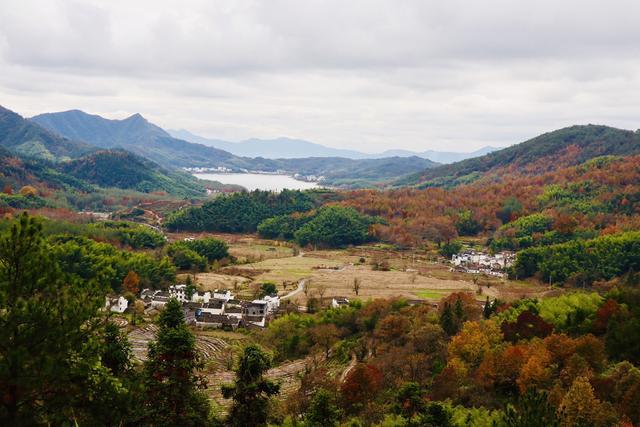 最绚丽的秋天在皖南，离宏村2公里远的塔川村，引无数艺术家前来