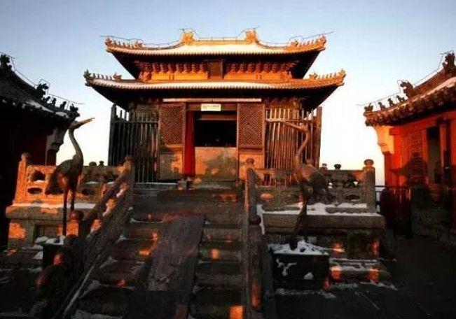 武当山长明灯为何600年不灭？专家也无法解释，却被游客一语道破