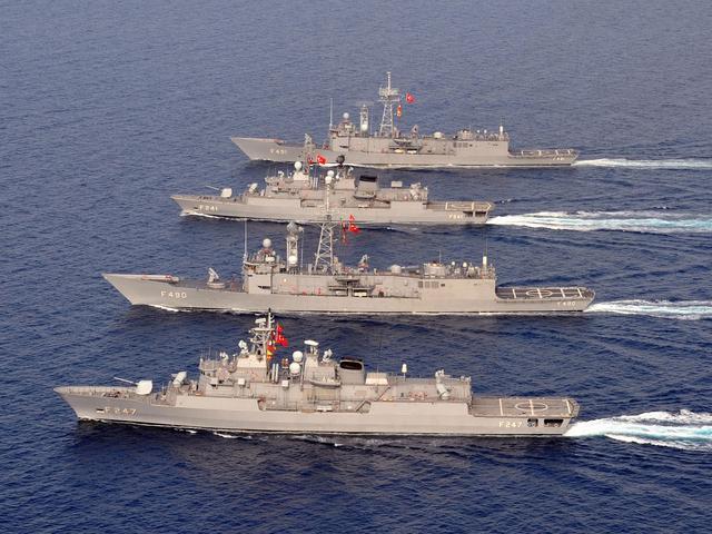 在利比亚海岸外，土耳其人正出动四艘战舰准备大战
