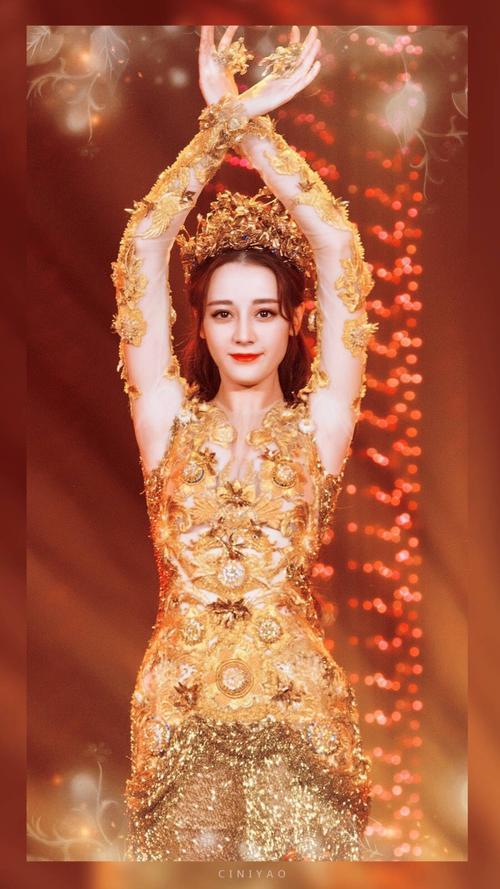 金鹰女神那么多，刘亦菲李小璐都穿了金色，只有她与众不容