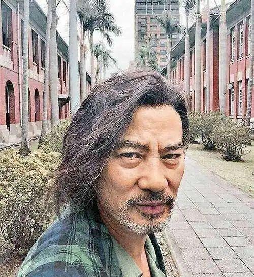 张卫健“秃了”，李连杰不能打了，50岁的男神如今都怎么样了？