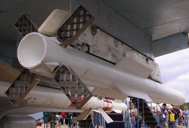 中距导弹射程盘点：美160公里，俄50公里，中国霹雳15能打多远？
