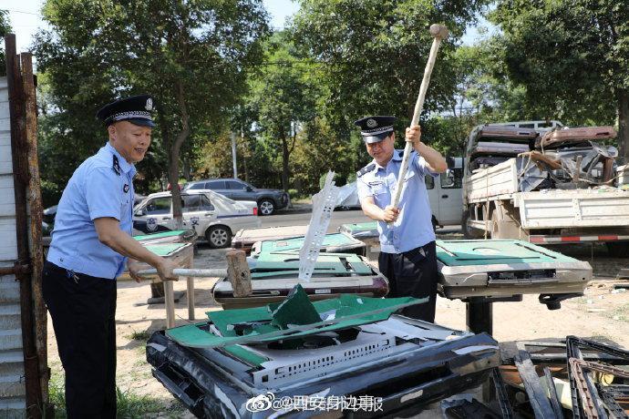 西安鄠邑警方集中销毁24台麻将机
