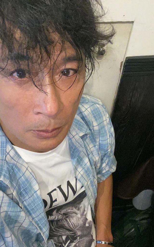 张卫健“秃了”，李连杰不能打了，50岁的男神如今都怎么样了？