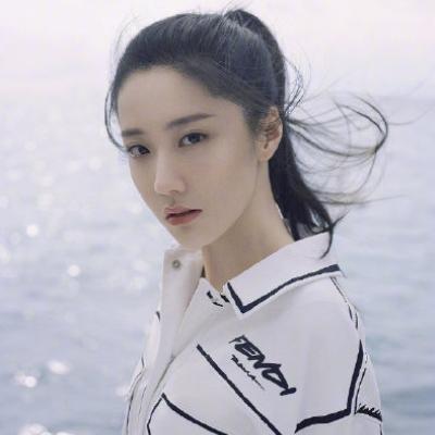 硬糖少女303登上《时尚芭莎》艺凡撞脸刘亦菲，王艺瑾撞脸艾比