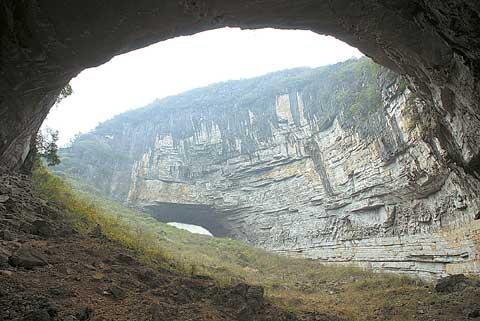 世界上最大的天生桥洞，却隐藏在贵州山村，面积达5000平方米