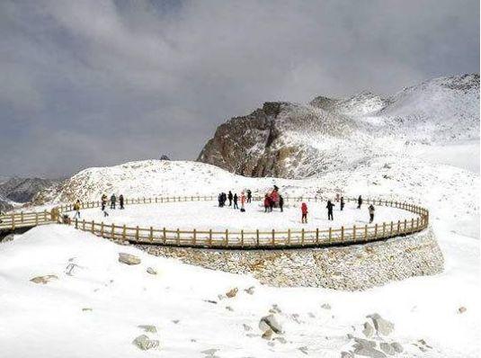 世界上“最年轻”的冰川：高达4200米，被人们开发成旅游景点