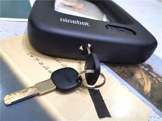ninebot九号智能指纹U型锁，一触即开，做你更加贴心的安全卫士