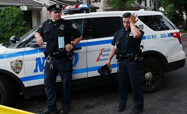 得不到尊重还没加班费，纽约警察成批申请退休：疯了才想干下去
