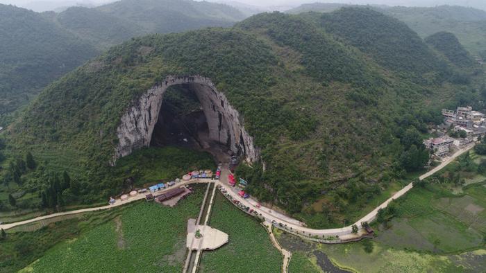 世界上最大的天生桥洞，却隐藏在贵州山村，面积达5000平方米