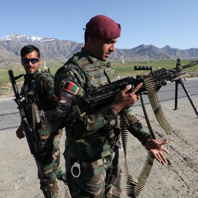 被美国人彻底抛弃阿富汗政府军要跟塔利班和谈巴基斯坦充当中间人