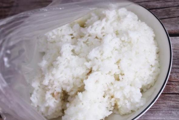 吃不完的米饭别再直接放冰箱！行家都是这么保存的，早了解早知道