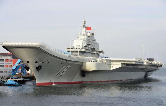 瓦良格变成崭新辽宁舰，俄海军司令登舰后脸色都变了，心情复杂