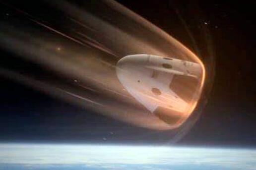 当宇宙飞船返回地球时，为何要不惜燃烧的代价来高速穿过大气层？