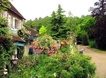 法国吉维尼小镇，这里有一座莫奈花园，诗情画意当如此