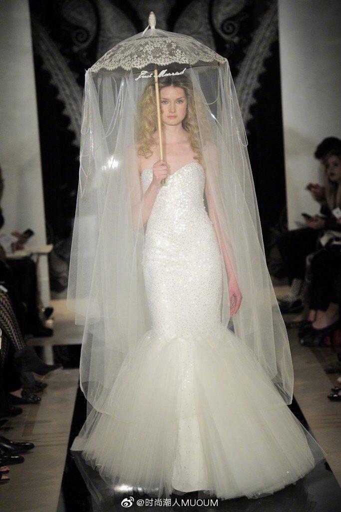 Reem Acra Spring 2014，薄纱随着蕾丝伞唯美落下，仙气飘飘