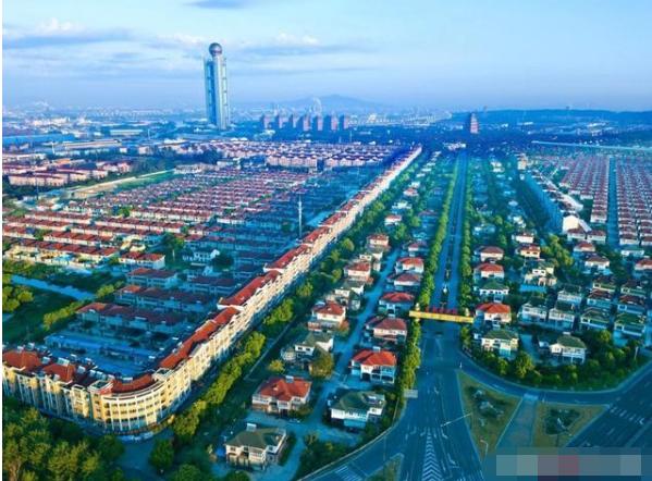 中国“最富”村庄，家家住别墅，人人开豪车，被称“天下第一村”
