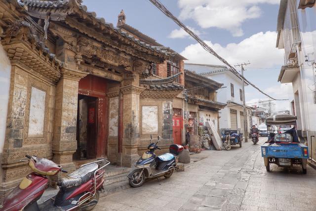 云南科举之城，1200多年的历史，至今还是土城，没有丽江商业化