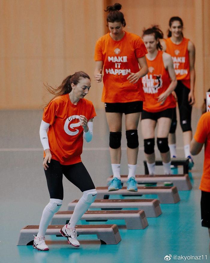 土耳其伊萨奇巴希女排俱乐部训练备战新赛季