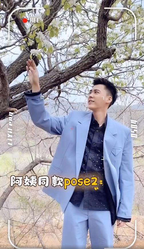 李易峰拍杂志封面不忘搞怪，神还原大妈经典pose，粉丝：爱了爱了