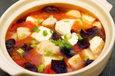 天越热，越要来碗豆腐汤，配上这3种菜，饭前喝一碗，清香鲜美