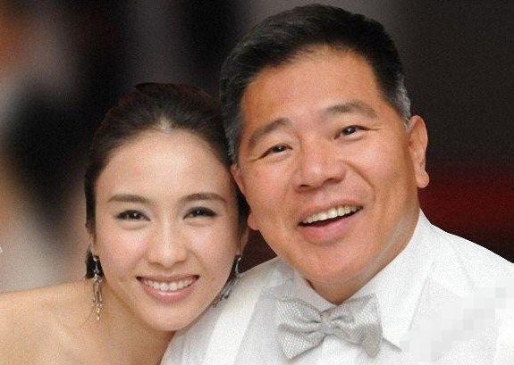 她曾被称为香港第一美女，嫁大15岁富豪，如今生活幸福！