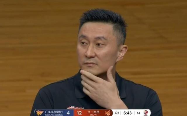广东男篮开场被打蒙了！杜锋苦求：全是我的错，你最棒，投行吗？