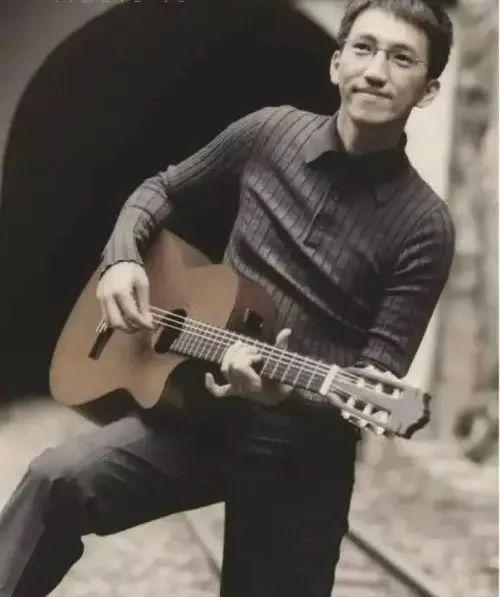 54岁歌手林志炫“戴呼吸机”，昔日歌神骨瘦如柴：现已无人识？